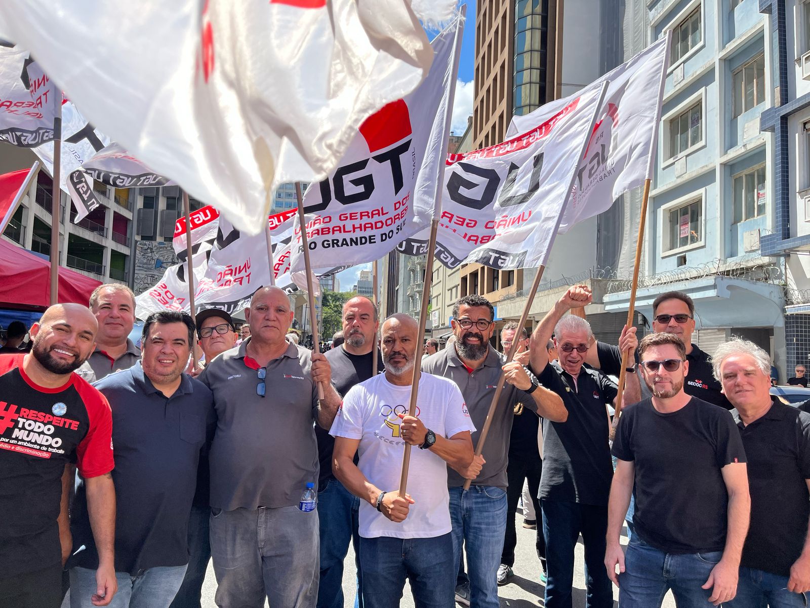 SECOC RS participa de protesto das centrais sindicais contra aumento da taxa Selic